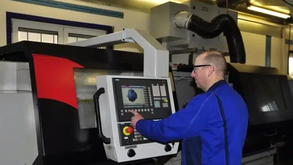 Drehen mit zyklendrehmaschine 750x500